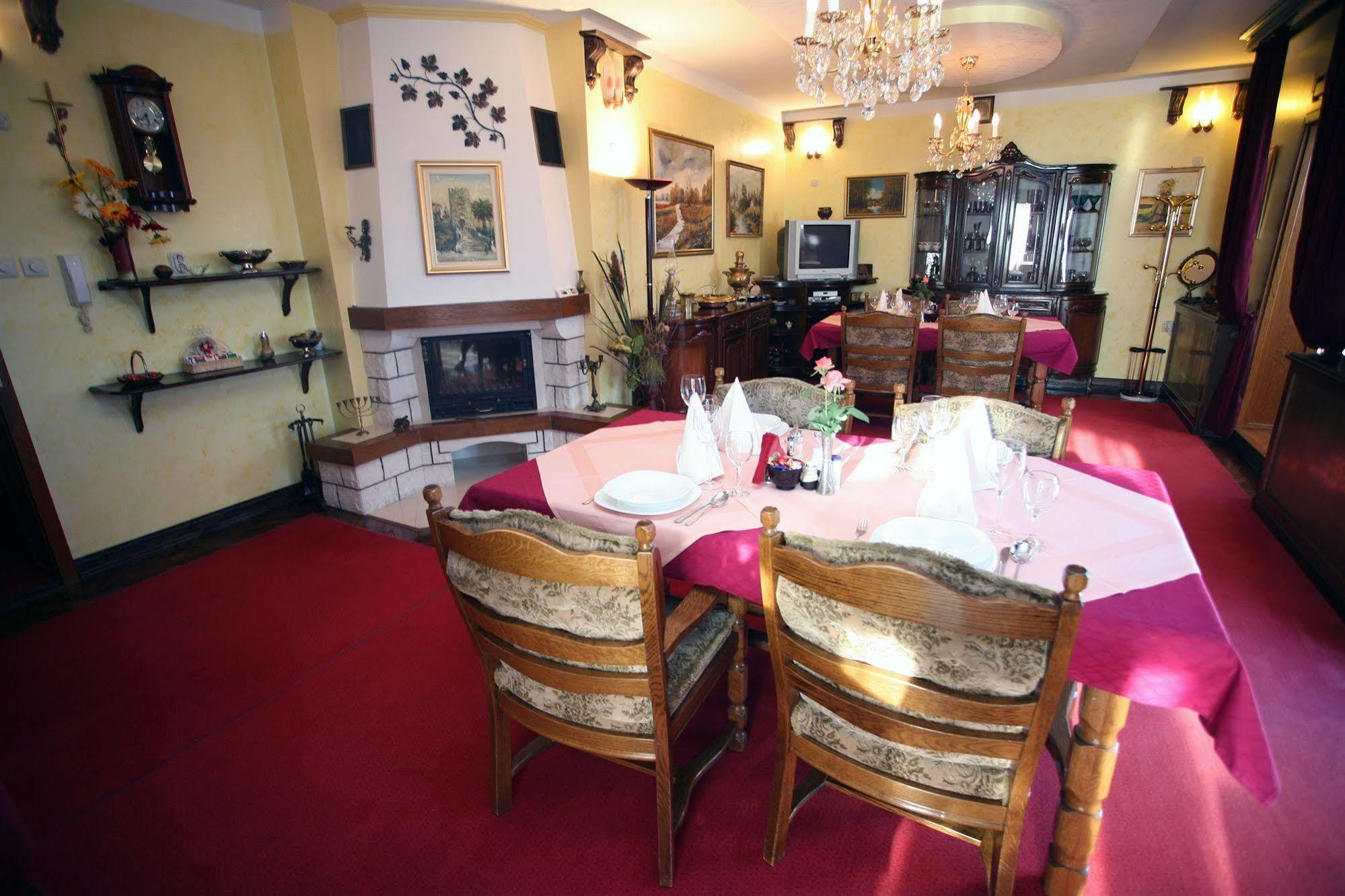 סלאבונסקי ברוד Hotel Garten מראה חיצוני תמונה