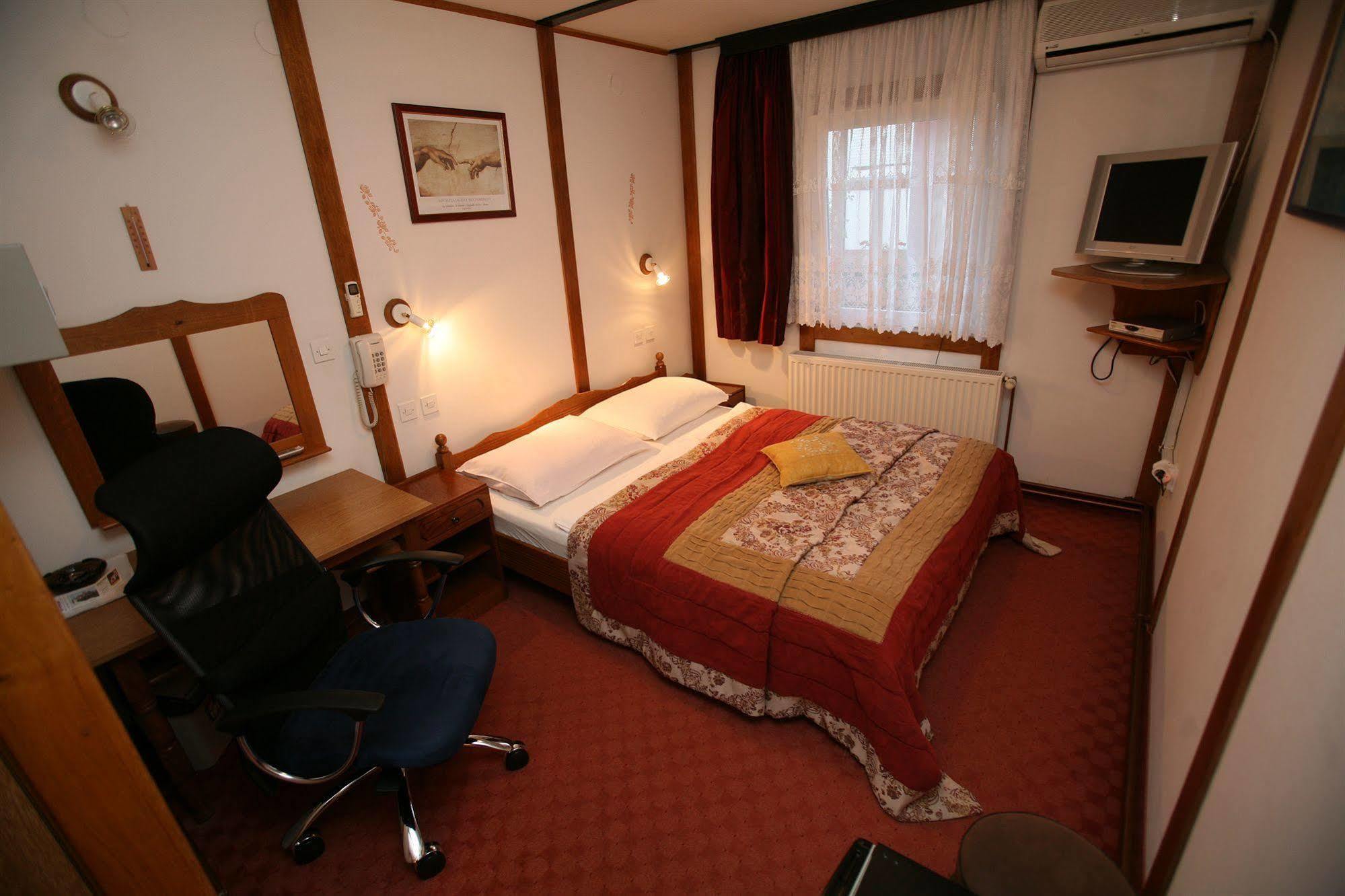 סלאבונסקי ברוד Hotel Garten מראה חיצוני תמונה